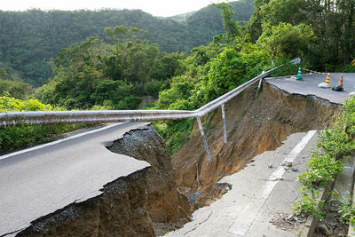 土砂崩れが発生する前兆現象とは？身を守る方法も解説の画像